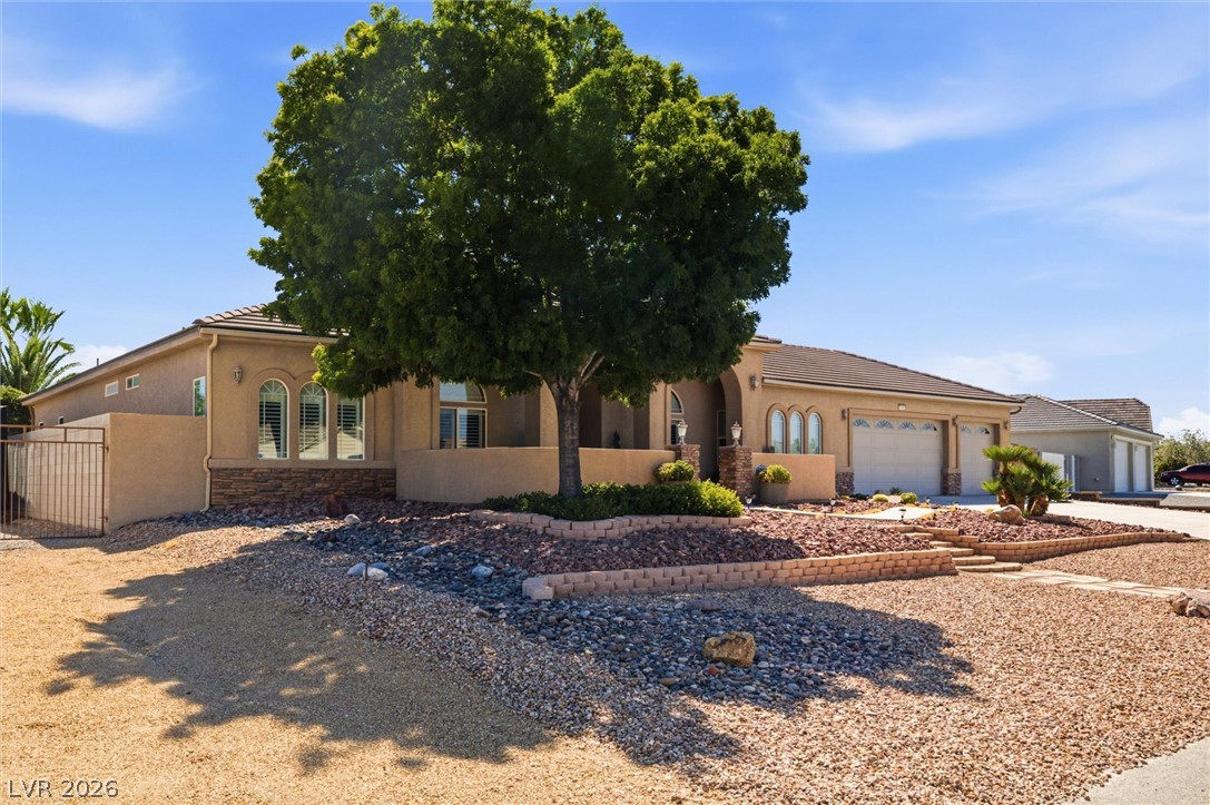 6671 Greenbriar Court Property Photo 3