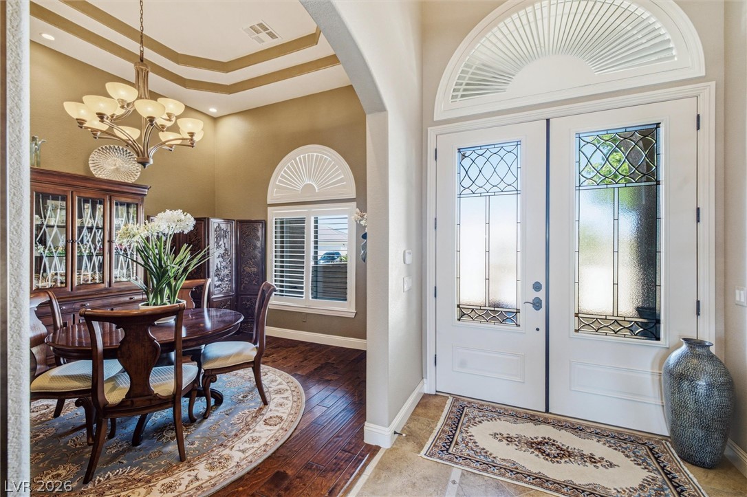 6671 Greenbriar Court Property Photo 8