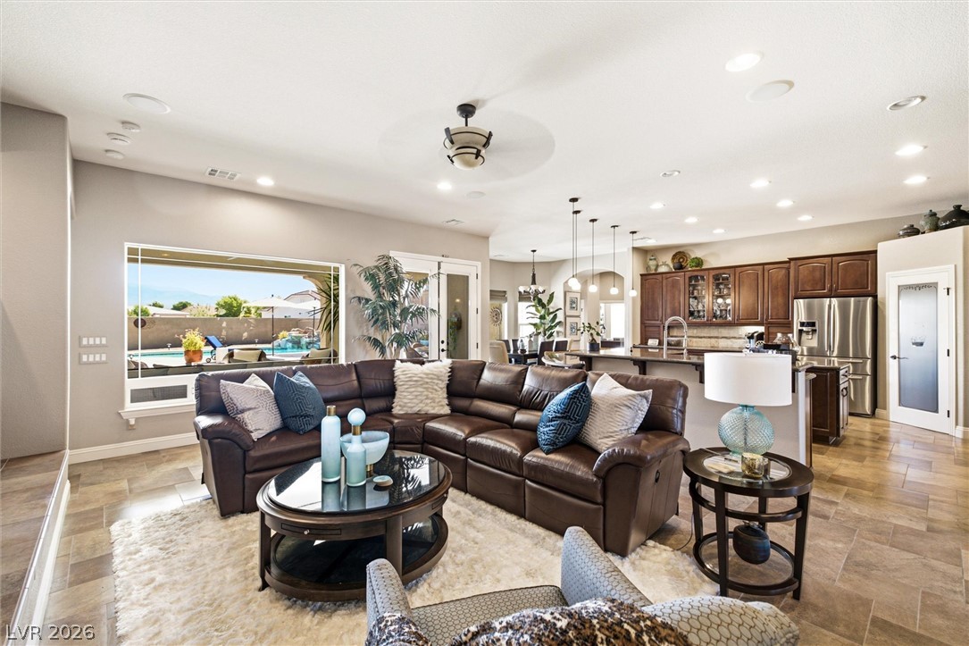 6671 Greenbriar Court Property Photo 11