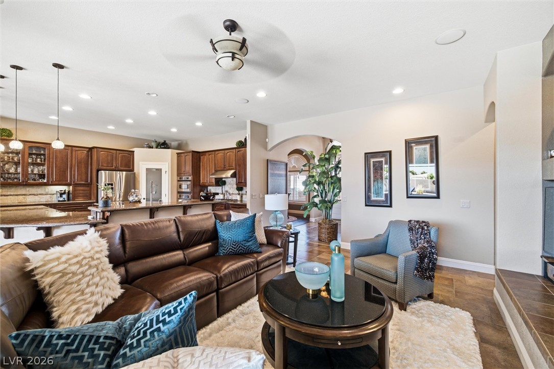 6671 Greenbriar Court Property Photo 14