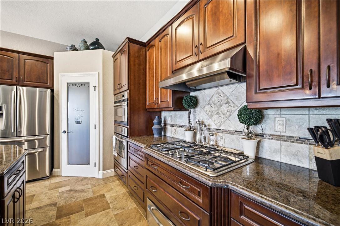 6671 Greenbriar Court Property Photo 19