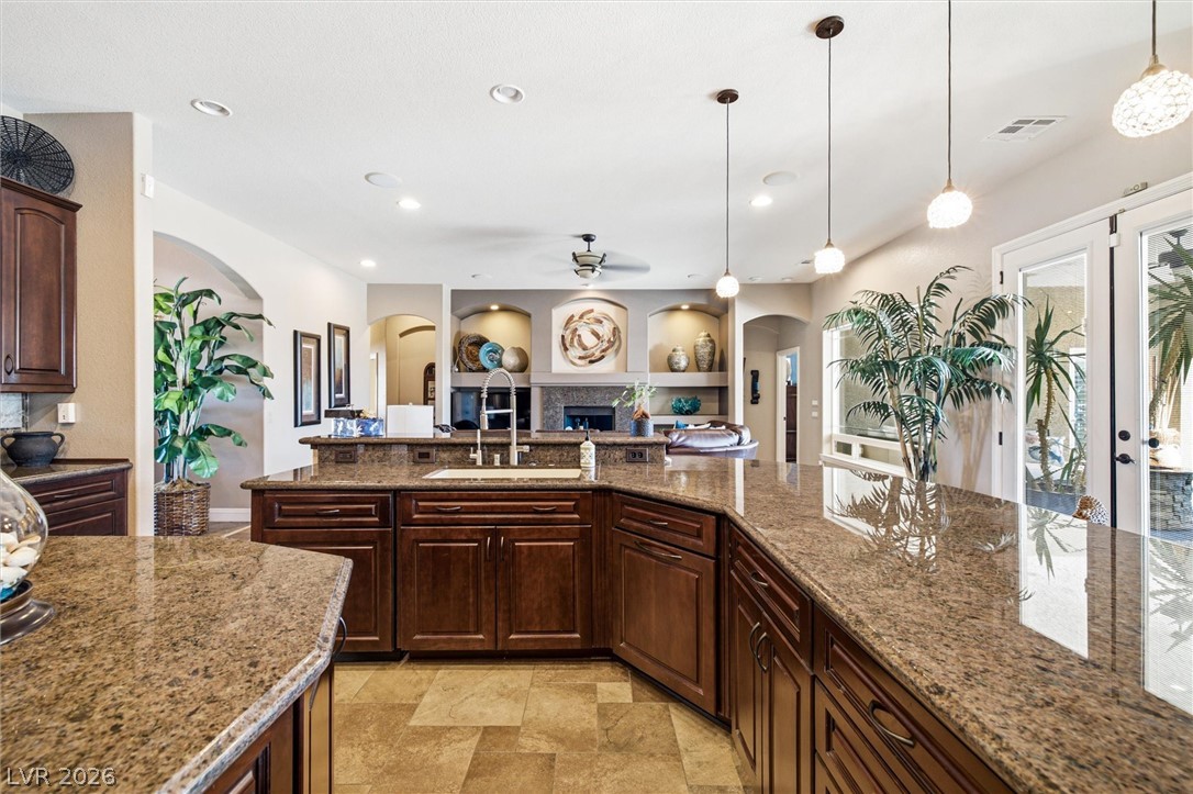 6671 Greenbriar Court Property Photo 22