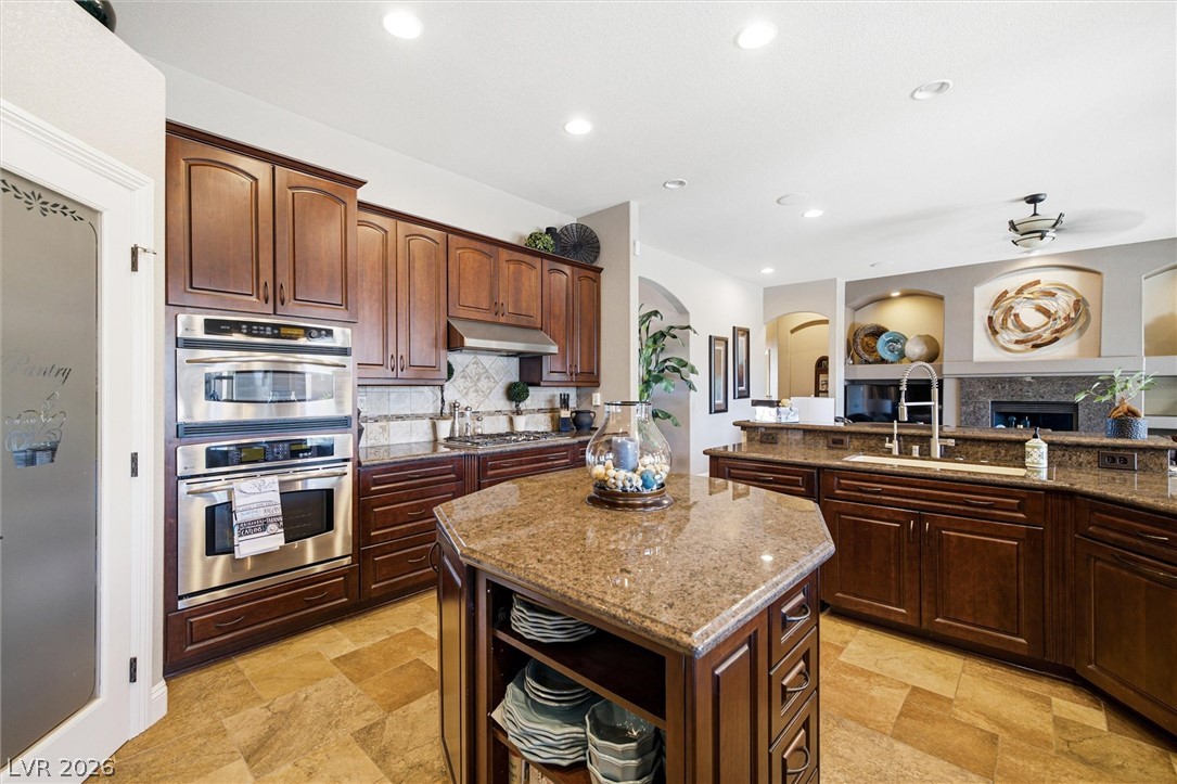 6671 Greenbriar Court Property Photo 23
