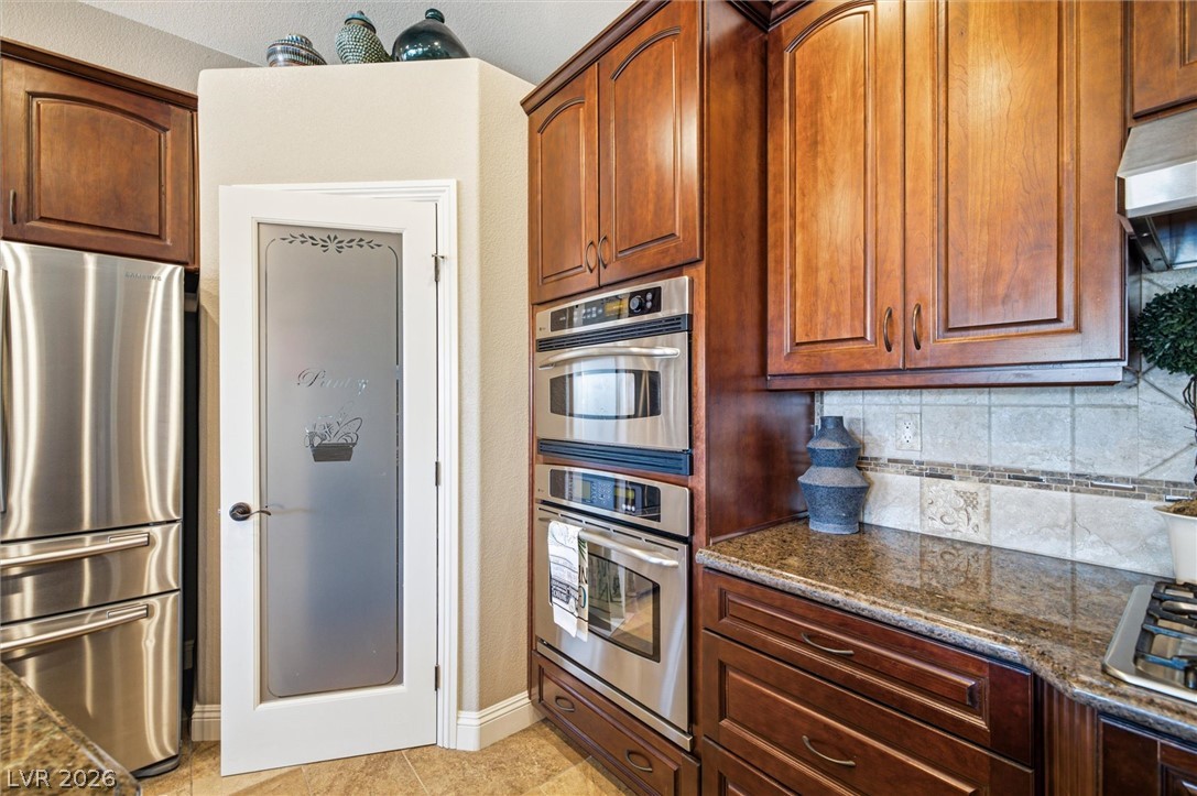 6671 Greenbriar Court Property Photo 26
