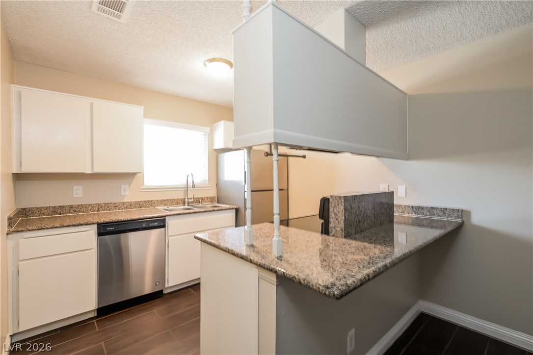 422 Chateau Drive Property Photo 3
