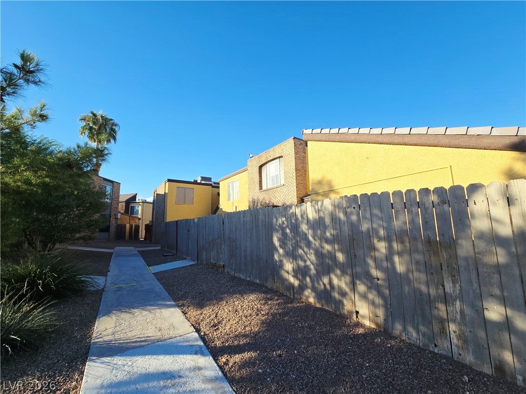 1534 Hialeah Drive D Property Photo 1