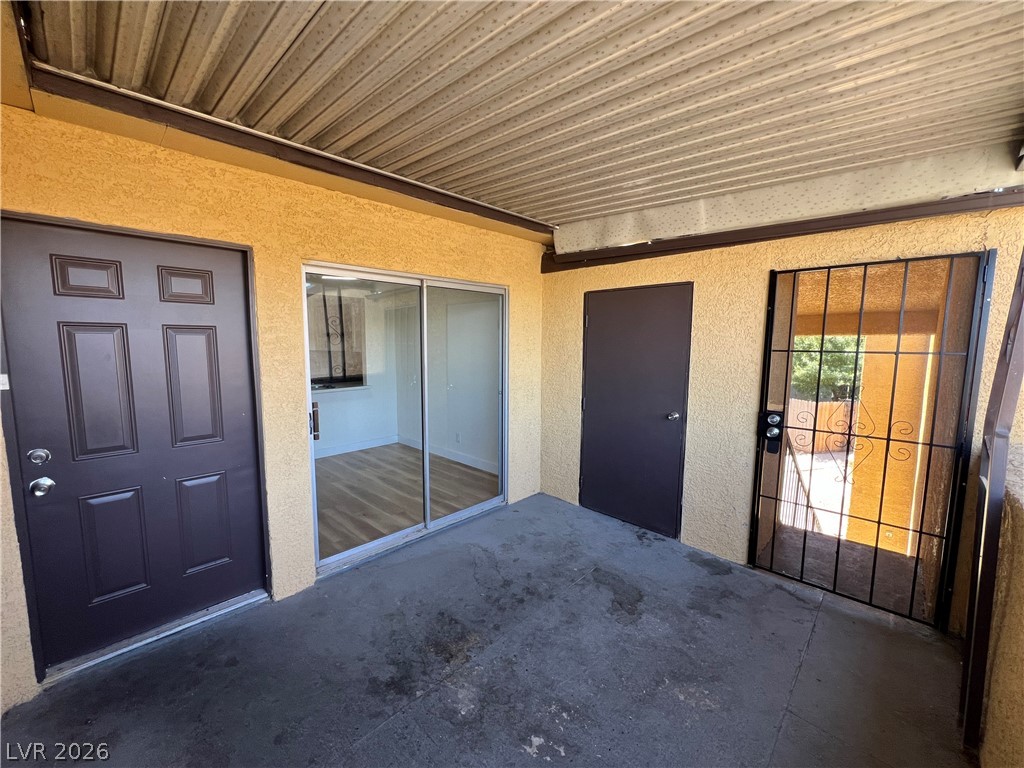 1534 Hialeah Drive D Property Photo 2