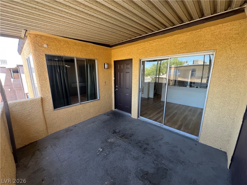 1534 Hialeah Drive D Property Photo 3