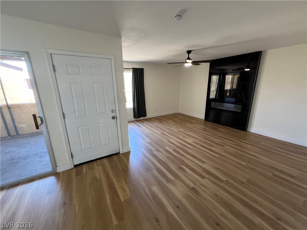1534 Hialeah Drive D Property Photo 4