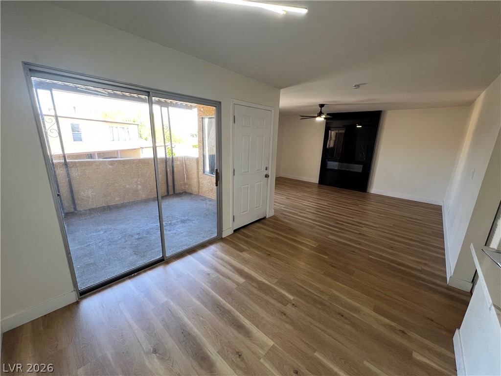 1534 Hialeah Drive D Property Photo 5
