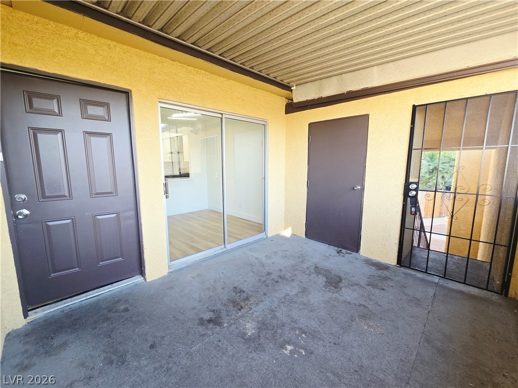 1534 Hialeah Drive D Property Photo 6