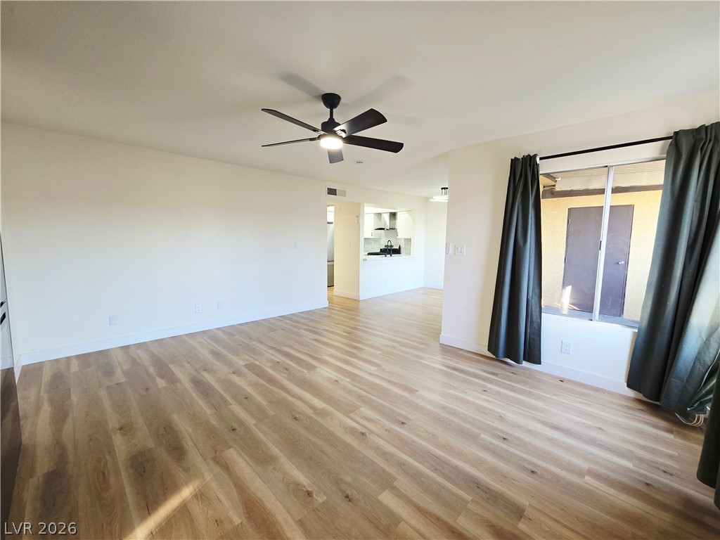 1534 Hialeah Drive D Property Photo 8