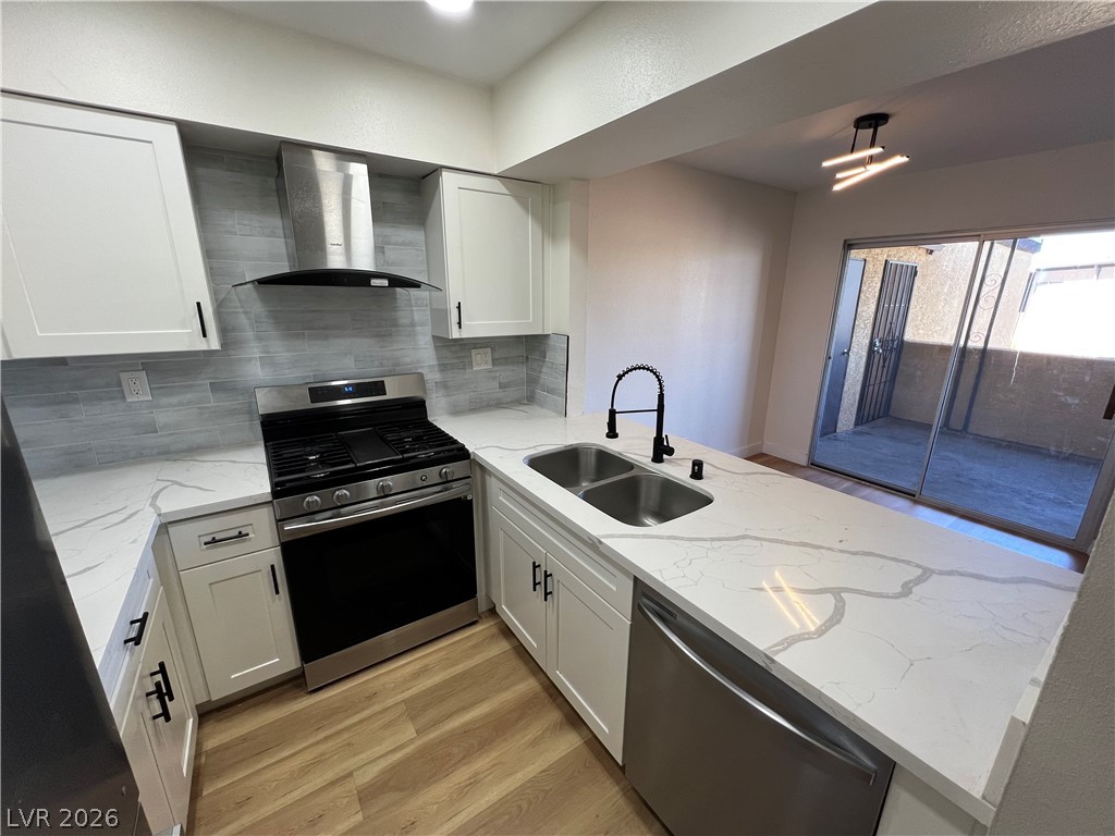 1534 Hialeah Drive D Property Photo 10