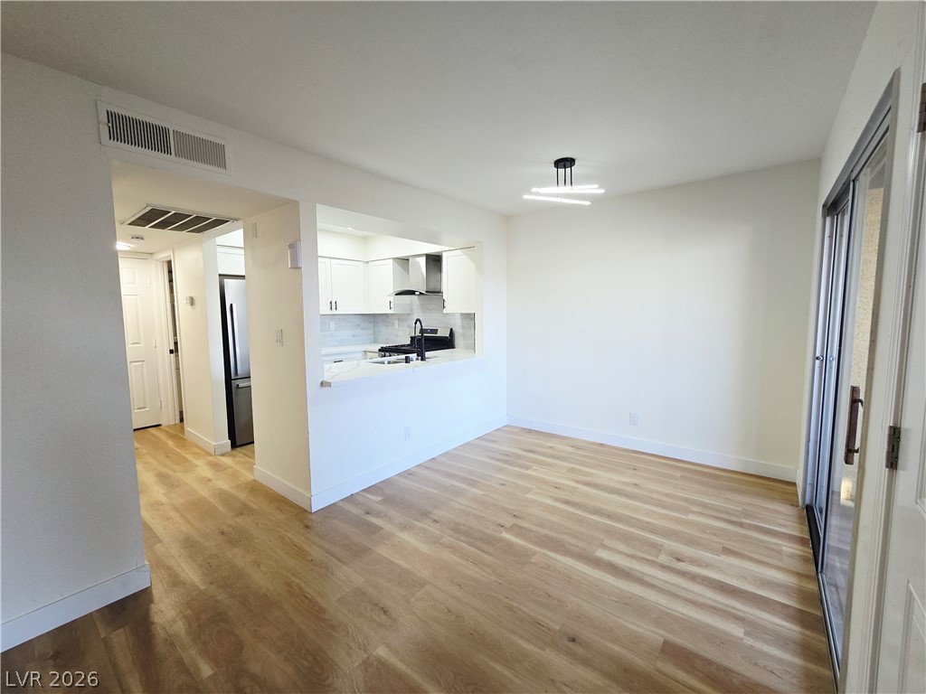 1534 Hialeah Drive D Property Photo 10