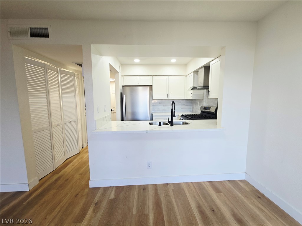 1534 Hialeah Drive D Property Photo 11