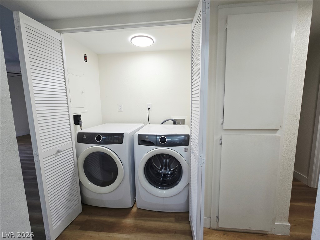 1534 Hialeah Drive D Property Photo 15
