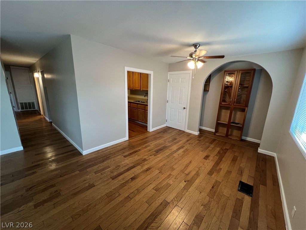 2301 East Brooks Avenue Property Photo 3