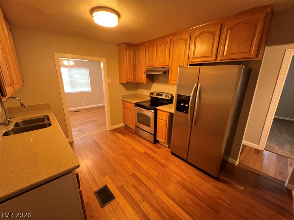 2301 East Brooks Avenue Property Photo 8