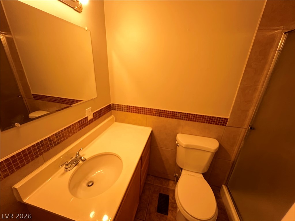 2301 East Brooks Avenue Property Photo 9