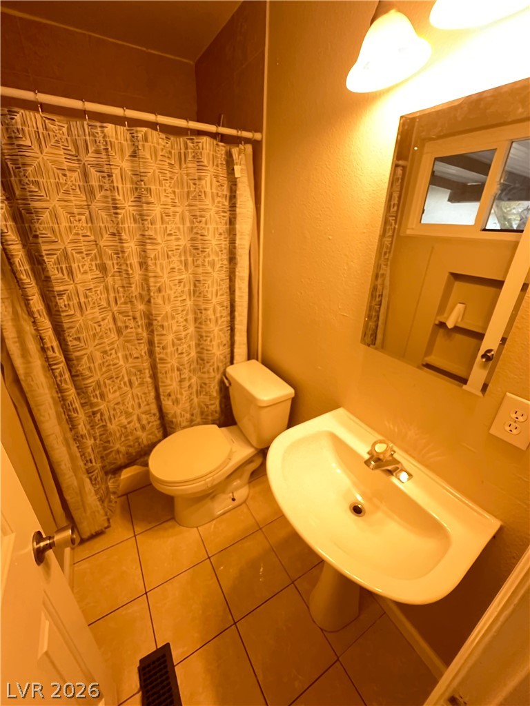 2301 East Brooks Avenue Property Photo 10