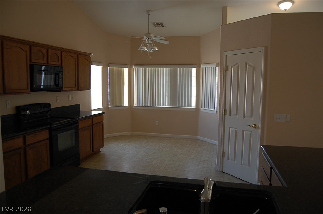 4911 East Ridgewood Drive Property Photo 6