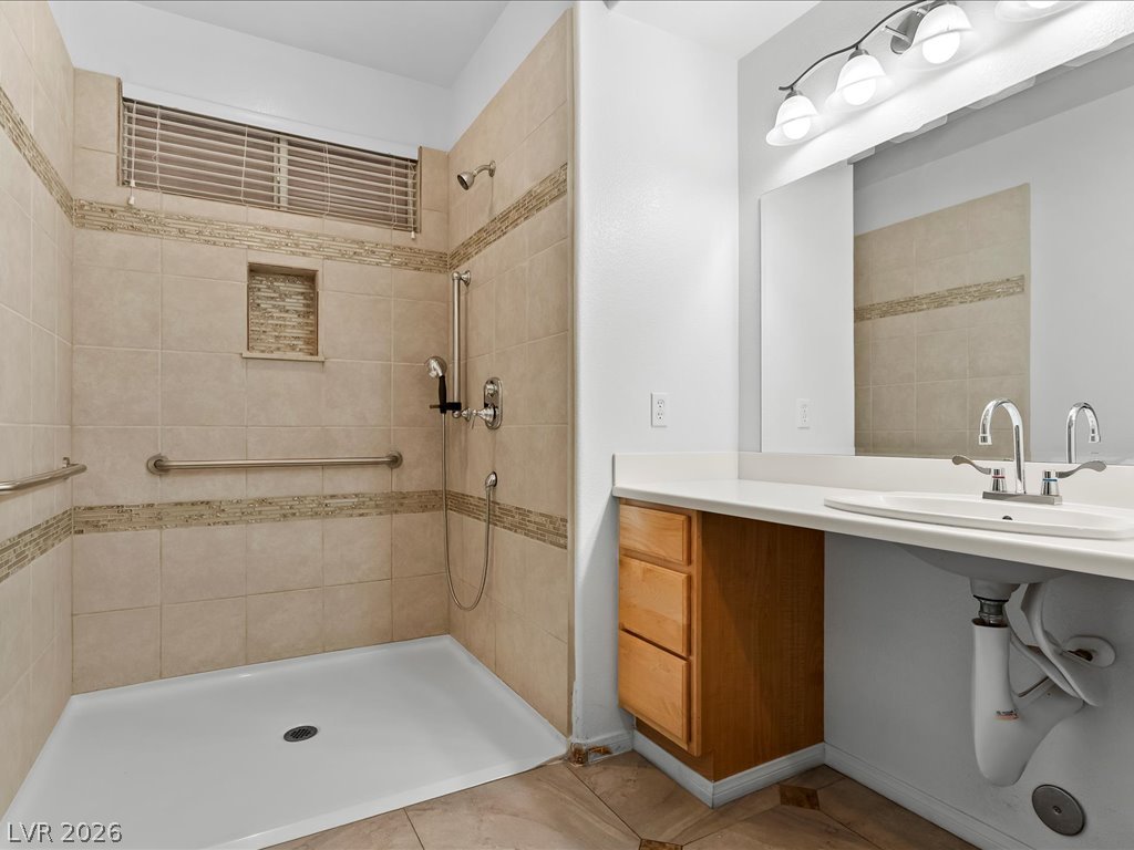 10034 Canyon Dunes Avenue Property Photo 25