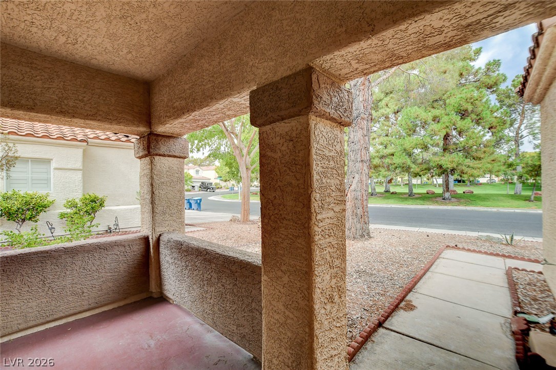 1612 Country Hollow Drive Property Photo 4