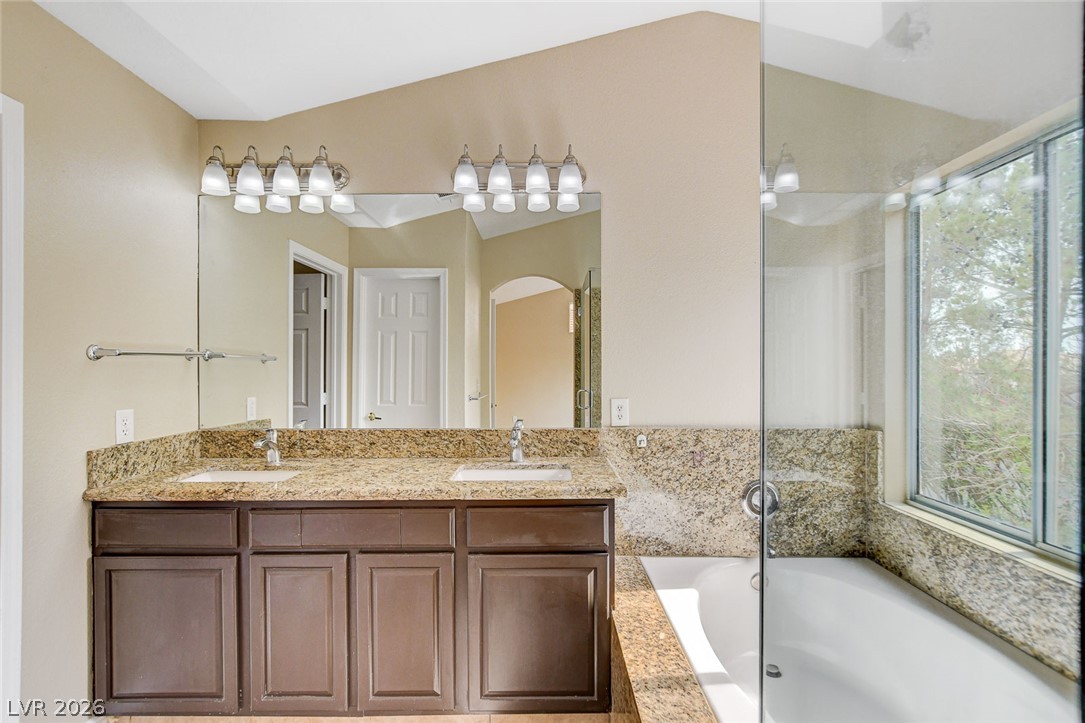 1612 Country Hollow Drive Property Photo 32