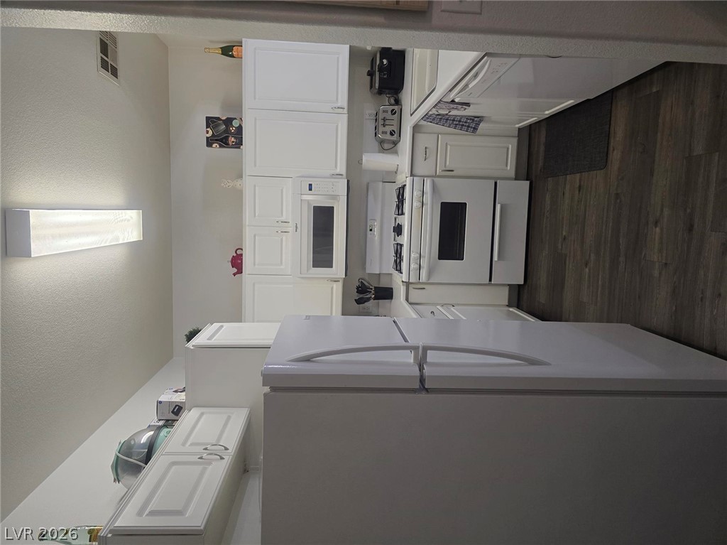 1009 Nevada Sky Street Property Photo 3
