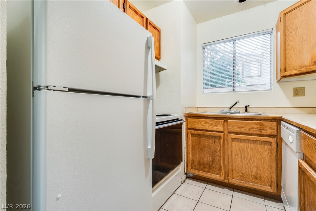 5011 Spencer Street B Property Photo 13