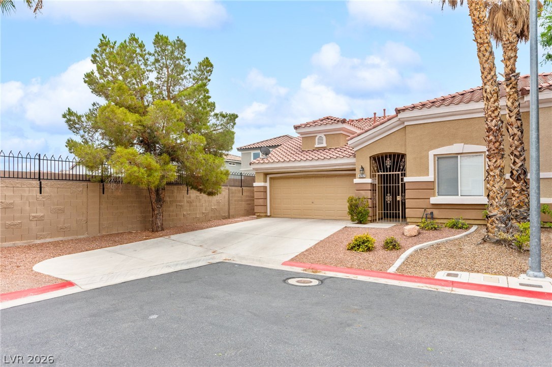 9257 Blue Flax Place Property Photo 8