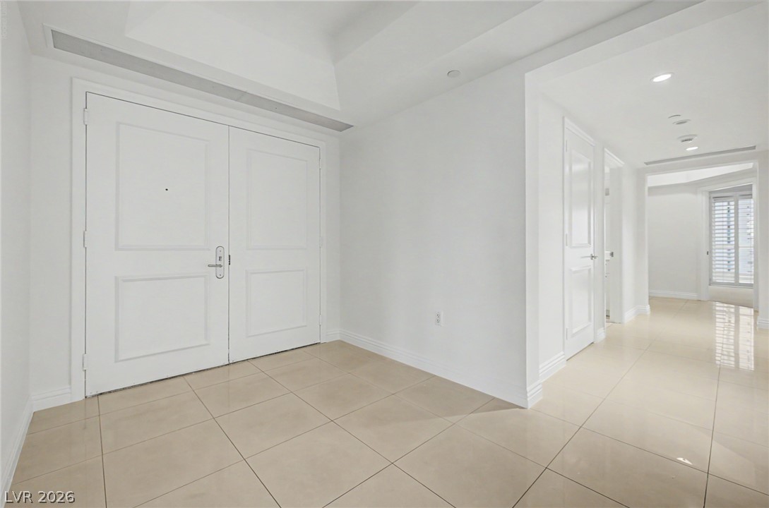 2777 Paradise Road 2102 Property Photo 6