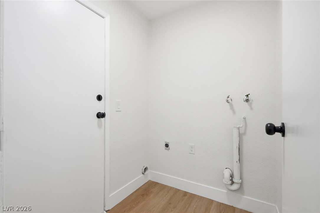 3045 Pinehurst Drive B Property Photo 9