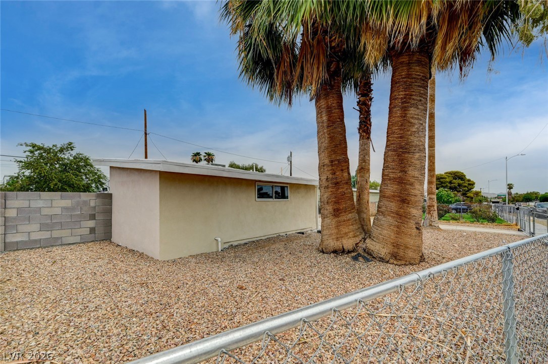2317 Howard Drive Property Photo 3