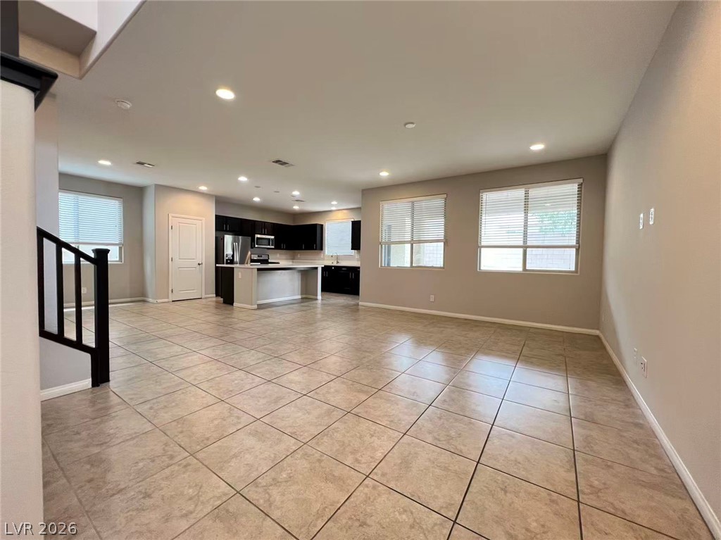 83 Greenpoint View Street Property Photo 3
