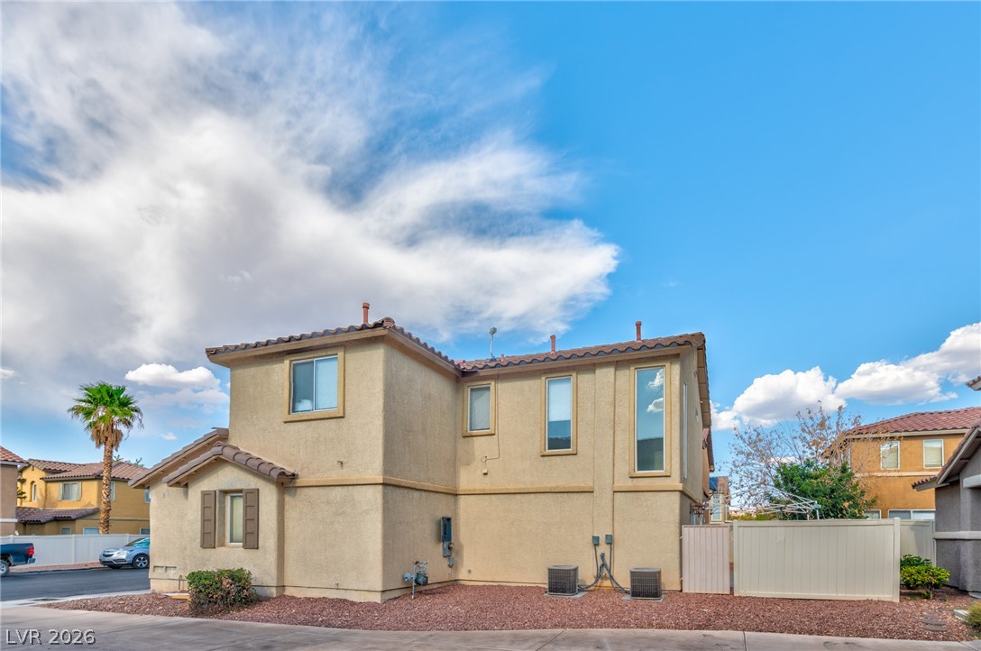 949 Medina De Leon Avenue Property Photo 4