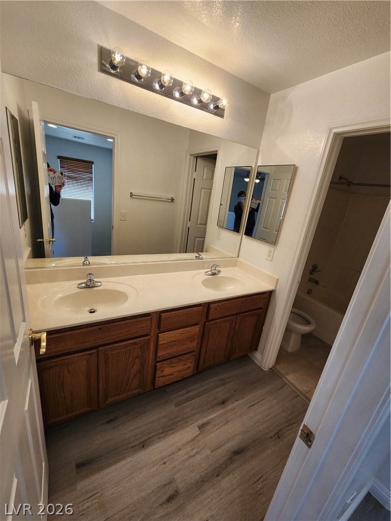 9106 Sheffield Garden Avenue Property Photo 4
