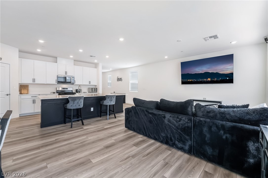 670 Tranquil Bay Court Property Photo 8