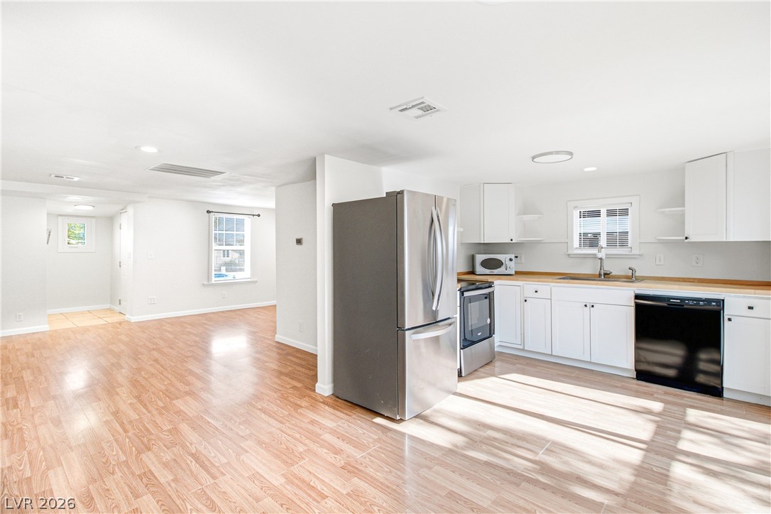 636 Avenue C Property Photo 8