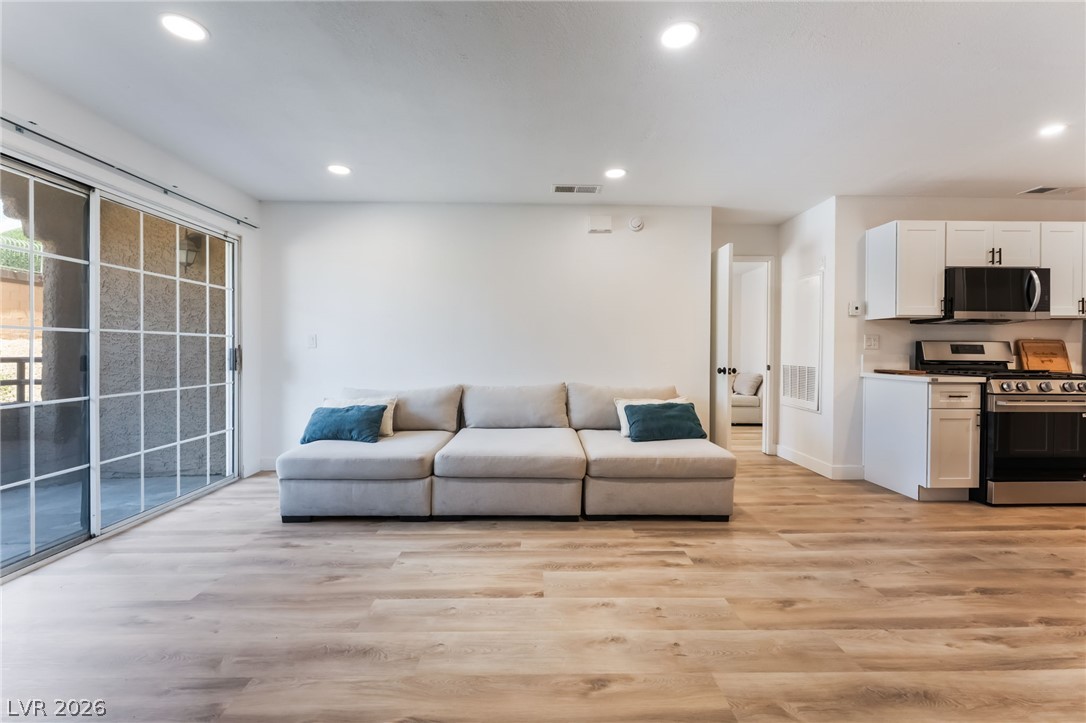 2200 South Fort Apache Road 1013 Property Photo 6
