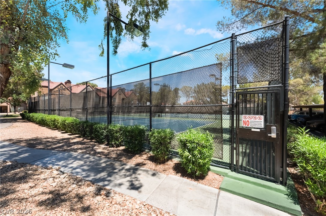 2200 South Fort Apache Road 1013 Property Photo 29