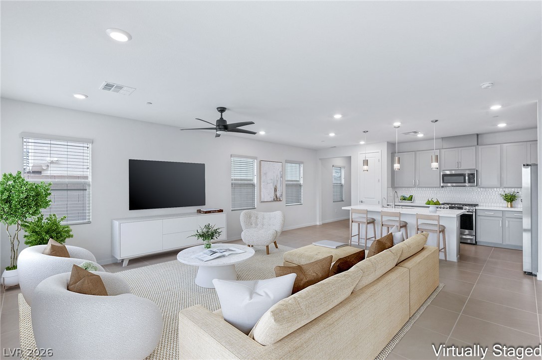 11576 Desert Hollow Avenue Property Photo 4