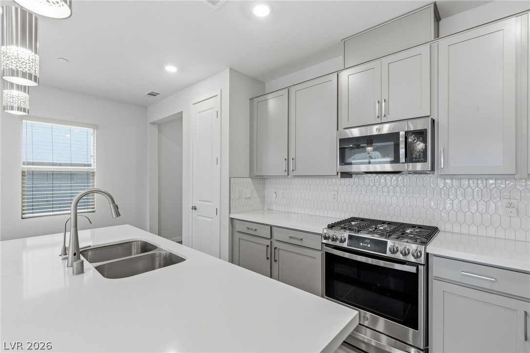 11576 Desert Hollow Avenue Property Photo 9