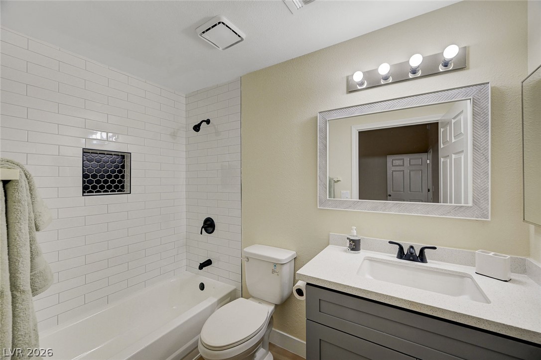 1632 North Torrey Pines Drive 101 Property Photo 15