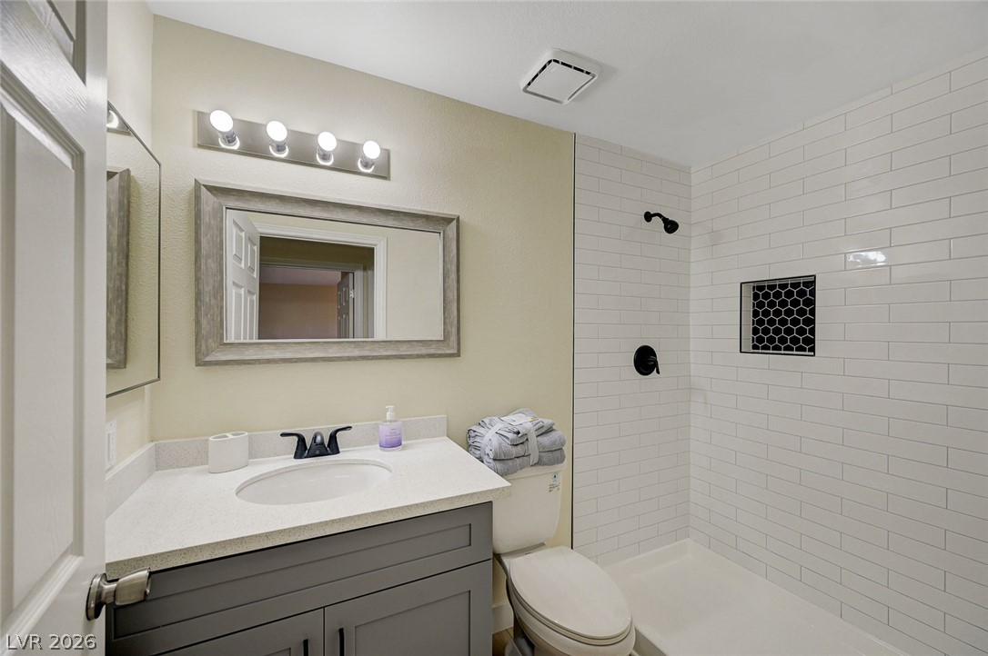 1632 North Torrey Pines Drive 101 Property Photo 17