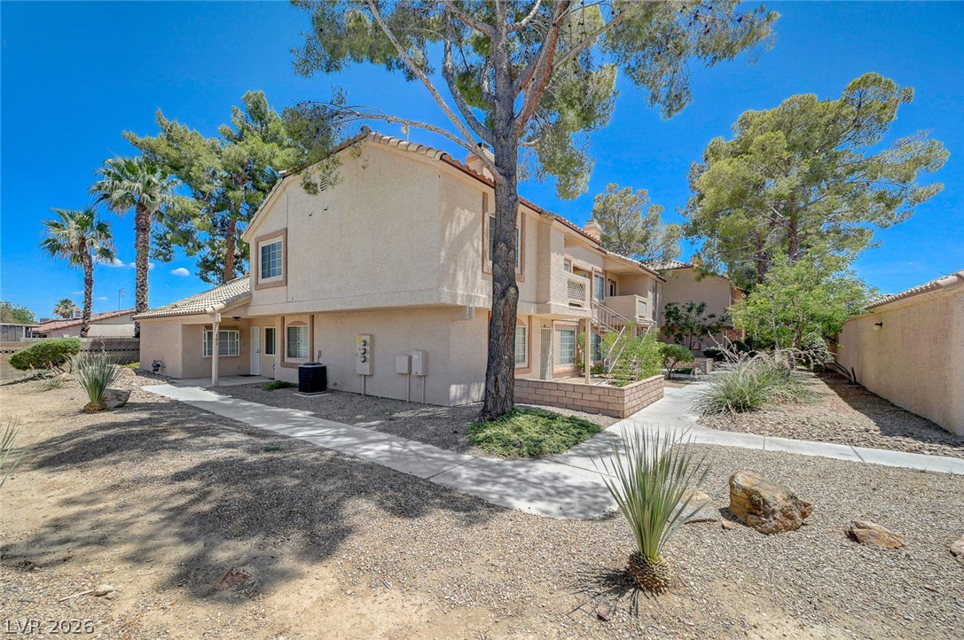1632 North Torrey Pines Drive 101 Property Photo 19