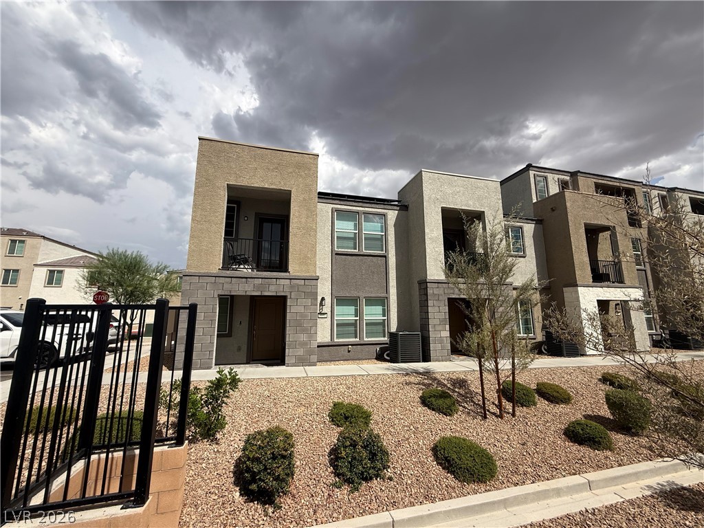 6131 Garden Oasis Street Property Photo 2