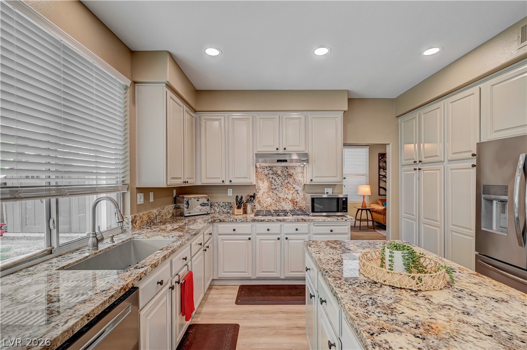 4702 Grand Ridge Court Property Photo 18