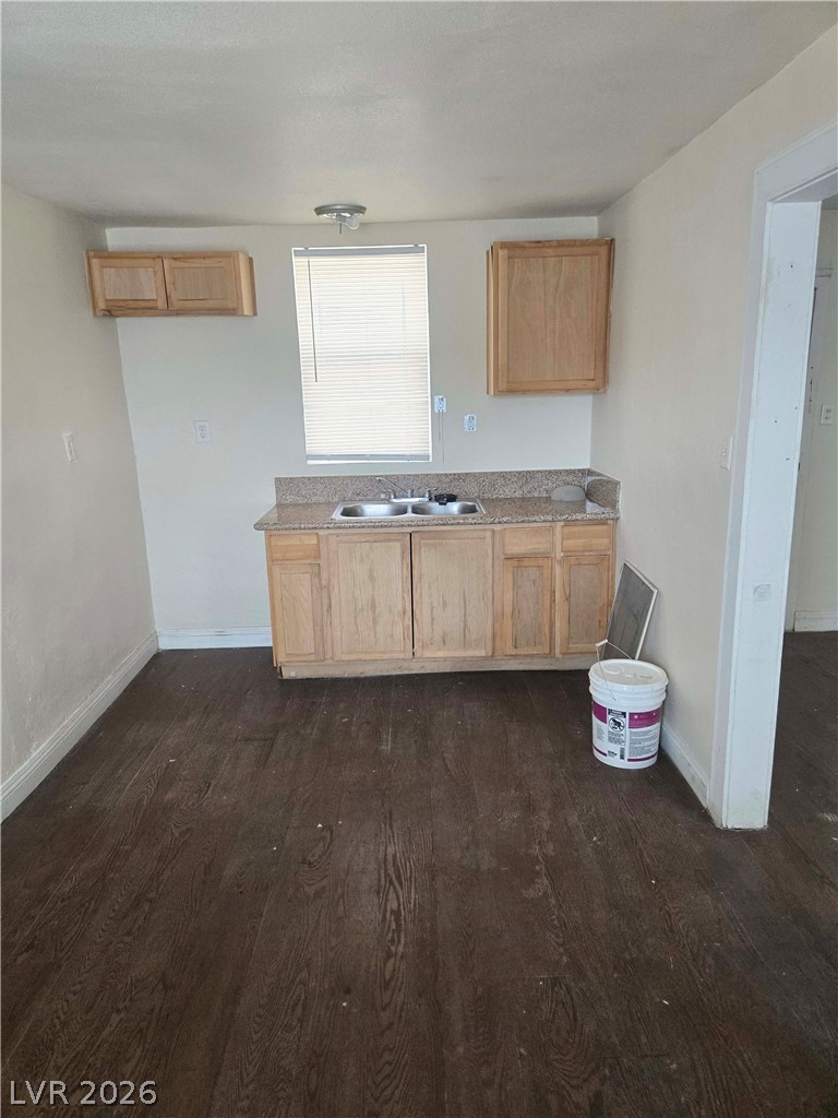 413 West Van Buren Avenue 9 Property Photo 5