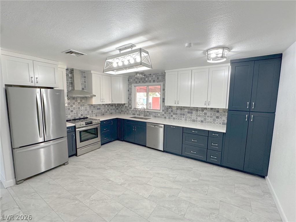 2025 Whipple Avenue Property Photo 8